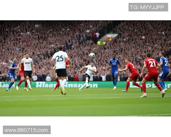 梦茵足球：追逐梦想的绿茵场上每一个闪耀瞬间与青春的热血拼搏