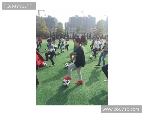 器械足球操的魅力与技巧探索助力青少年全面发展与健康成长 器械足球操的魅力与技巧探索助力青少年全面发展与健康成长
