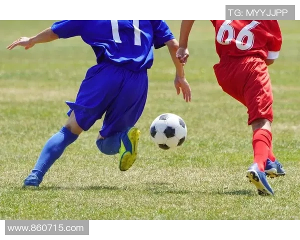 夏季足球服的选择与搭配技巧让你在球场上尽显风采 夏季足球服的选择与搭配技巧让你在球场上尽显风采
