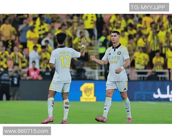 富人足球的奢华背后:财富与竞技的交错与碰撞 富人足球的奢华背后:财富与竞技的交错与碰撞