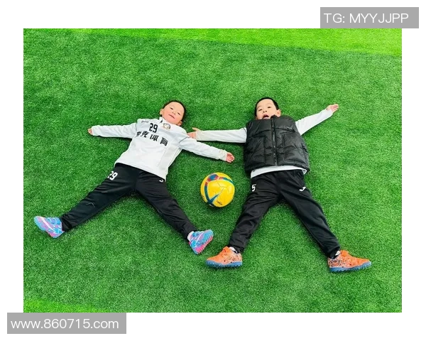 小小足球袜的奇妙旅程与成长故事，让孩子们在运动中收获快乐与友谊